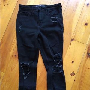 Women’s Hollister distressed black skinny jeans.